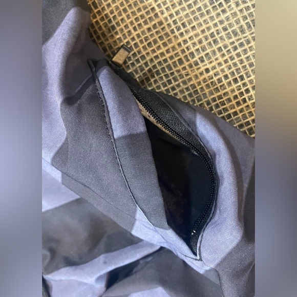 SA Company Blackout Design American Flag Board Shorts, Sz 38, Water-repellent - Picture 10 of 11